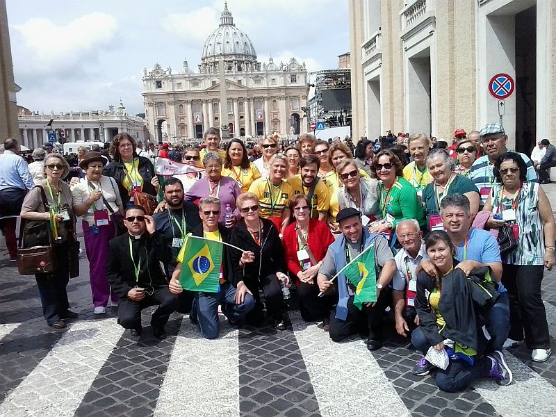 Grupo de curitibanos está em Roma para acompanhar a cerimônia de canonização dos papas João Paulo II e João XXIII | Denise Drechsel / Agência de Notícias Gazeta do Povo