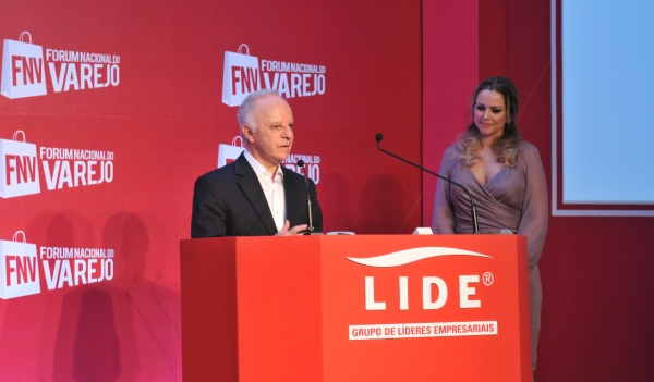 O presidente do Conselho de Administração do Grupo Boticário, Miguel Krigsner, foi homenageado como Personalidade Referência do Ano na 2ª edição do Fórum Nacional do Varejo, no Guarujá, em São Paulo | Divulgação