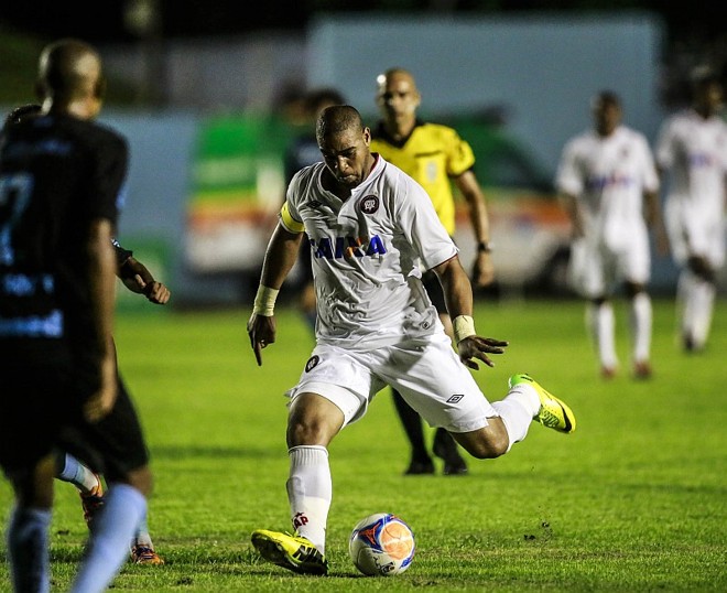 1º abr - Clube confirma que jogador, enfim, será titular em partida oficial: enfrenta o Londrina, no Café. Jogou o jogo inteiro |