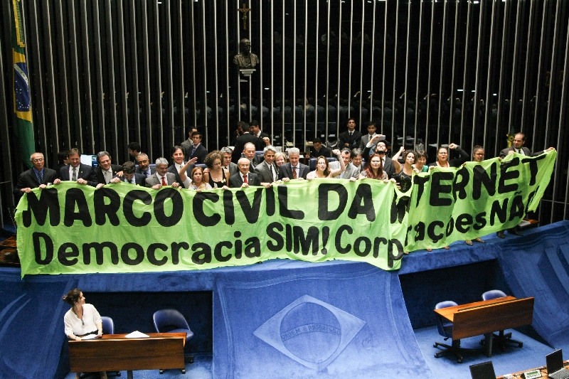 Sessão de aprovação do Marco Civil no Senado: proposta passou pela Casa em apenas 28 dias | Joel Rodrigues/ Folhapress