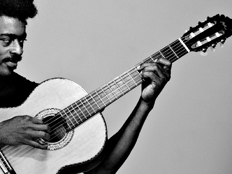 Músico carioca retorna a Curitiba para show no sábado, no Teatro Positivo | Divulgação