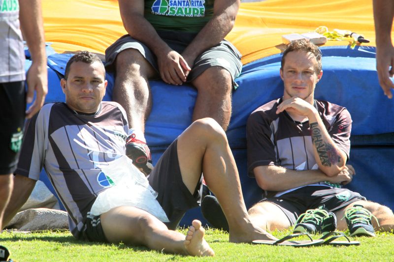 Atacante Cristiano fez gelo e não participou do treino do Maringá | Ivan Amorin / Gazeta do Povo