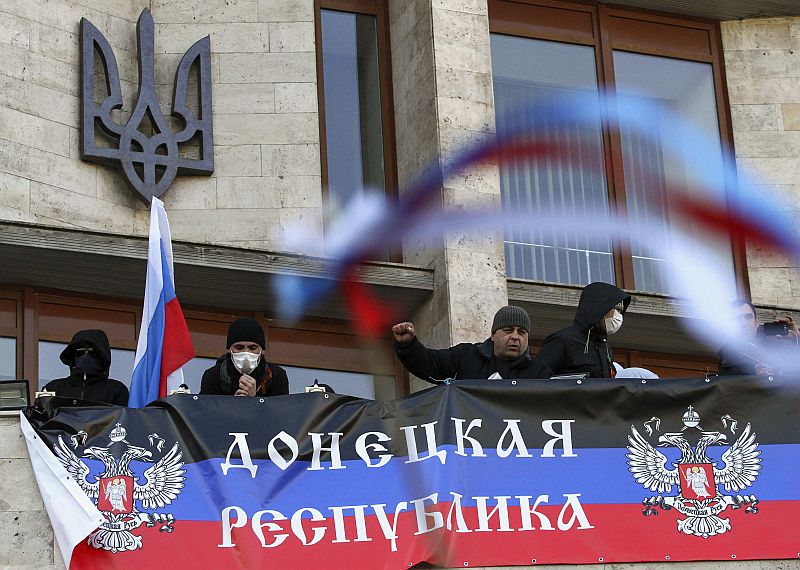 Movimento separatista "República de Donetsk" foi um dos grupos ativistas que ocupou a sede administrativa da região. | Reuters/Stringer