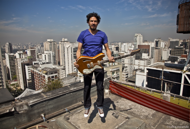 Conhecido por seus trabalhos com os grupos Mestre Ambrósio e Fuloresta, Siba se concentra em um projeto solo | Talita Miranda/Divulgação