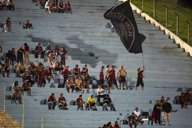 Visitante, torcida do Atlético foi em menor número ao estádio em Londrina | 