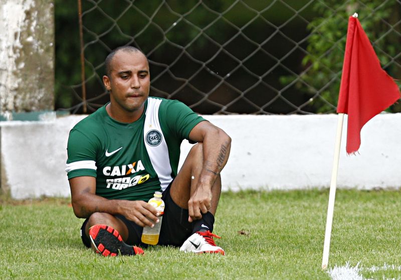 Deivid tem de cumprir o contrato com o Coritiba. | Felipe Rosa/ Tribuna do Paraná
