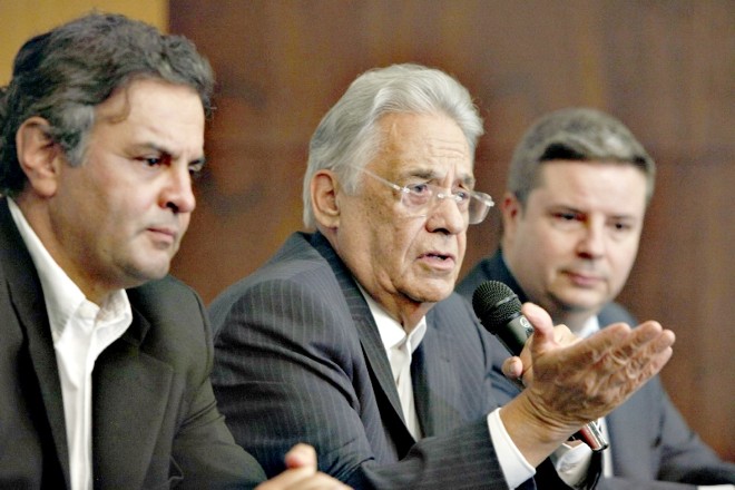 Aécio ao lado do cacique do PSDB Fernando Henrique Cardoso |