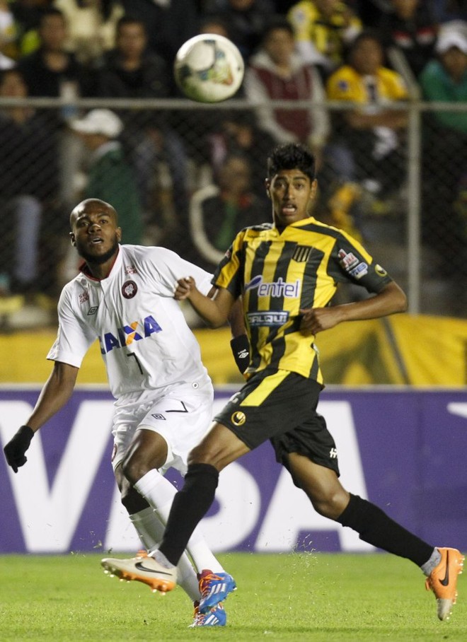 Marcelo voltou ao time titular, mas teve participação discreta na Bolívia |