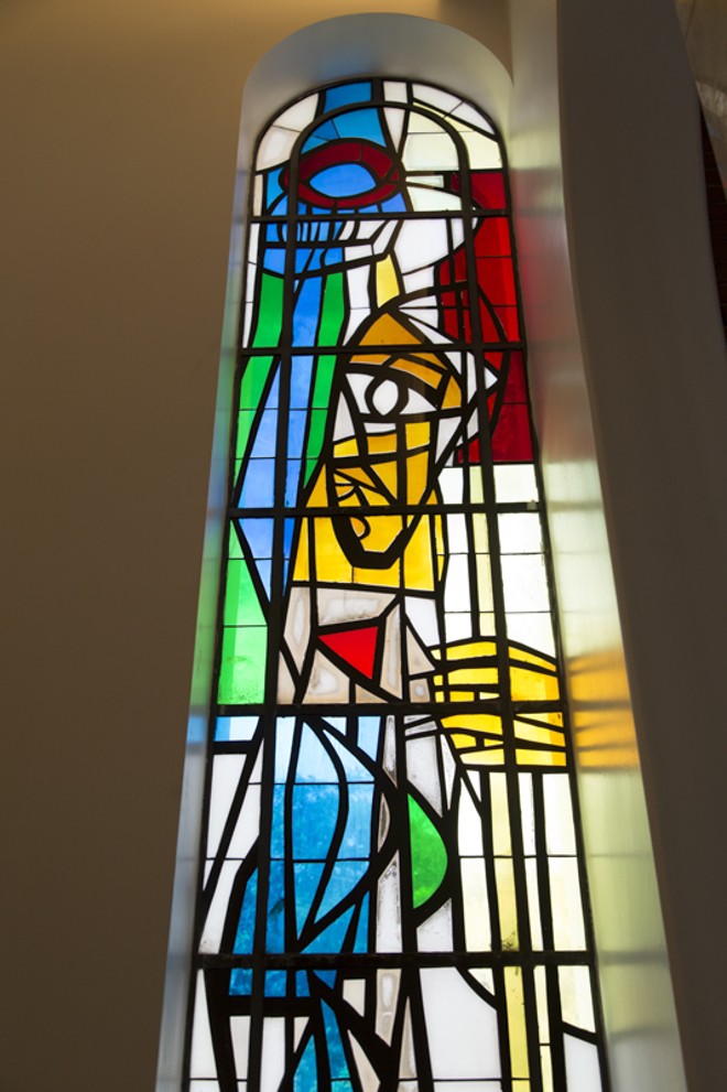 Vitral do batisterio da Igreja Cristo Rei |