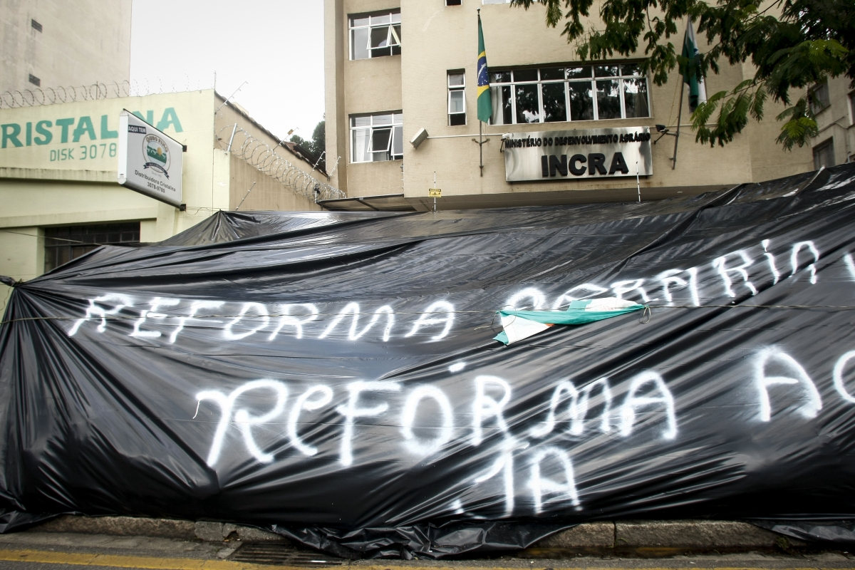 Barraca montada pelos trabalhadores durante o protesto desta terça-feira (1) | André Rodrigues/Agência Gazeta do Povo