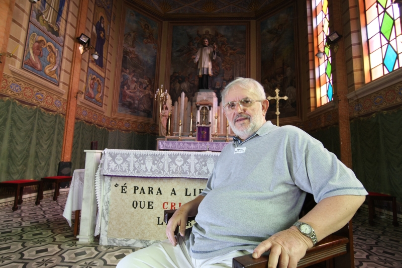 O padre polonês Marian Litewka, de 77 anos, está no Brasil há 52 anos e mora na casa dos vicentinos no bairro São Francisco | Ivonaldo Alexandre/Gazeta do Povo