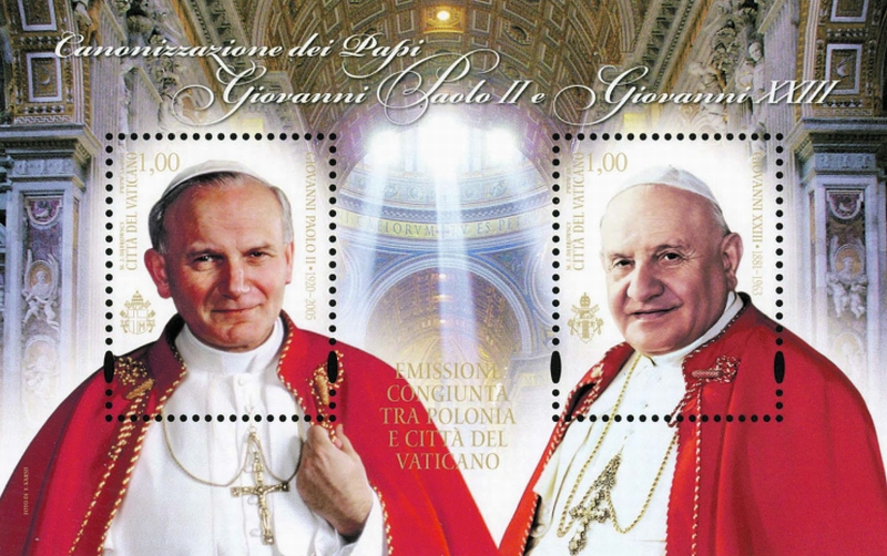 Correio italiano emite selos comemorativos- O grupo Poste Italiane, responsável pelos correios na Itália, fez o lançamento de dois selos comemorativos para marcar a canonização dos papas João Paulo II e João XXIII. O material traz as imagens dos dois novos santos. Desde quinta-feira, eles estão sendo comercializados em Roma, ao custo de 0,70 centavos de euro (R$ 2,17) cada um | Reprodução
