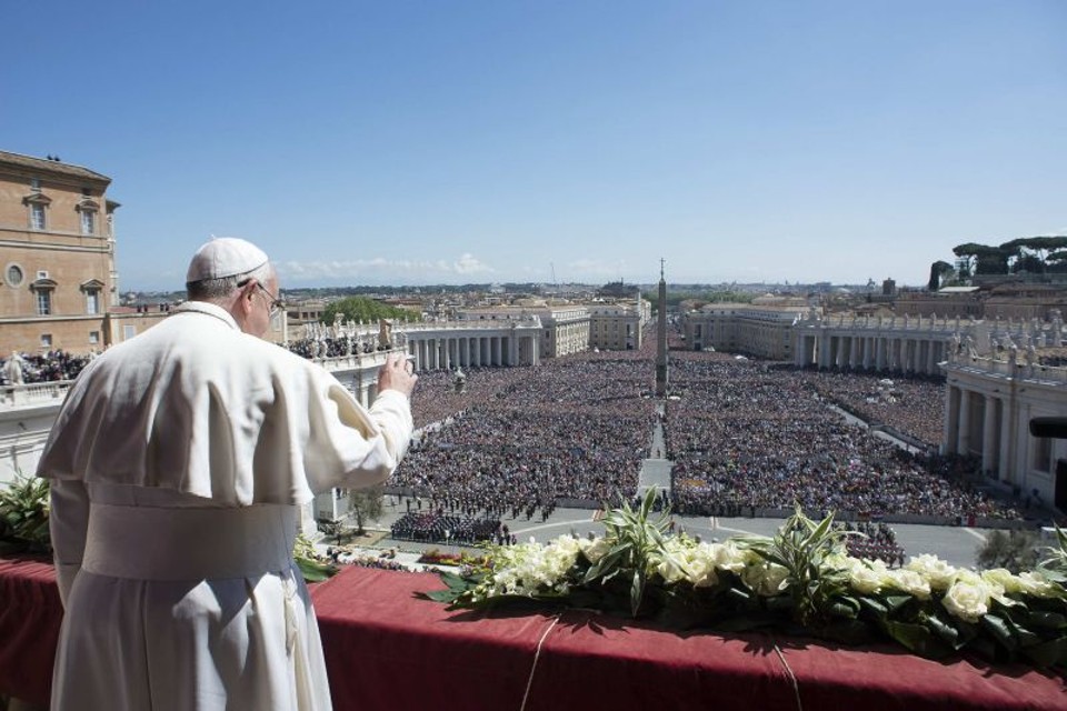O papa Francisco rezou pela paz na Ucrânia e na Síria e pediu pelo fim dos ataques terroristas contra cristãos na Nigéria | REUTERS/Osservatore Romano