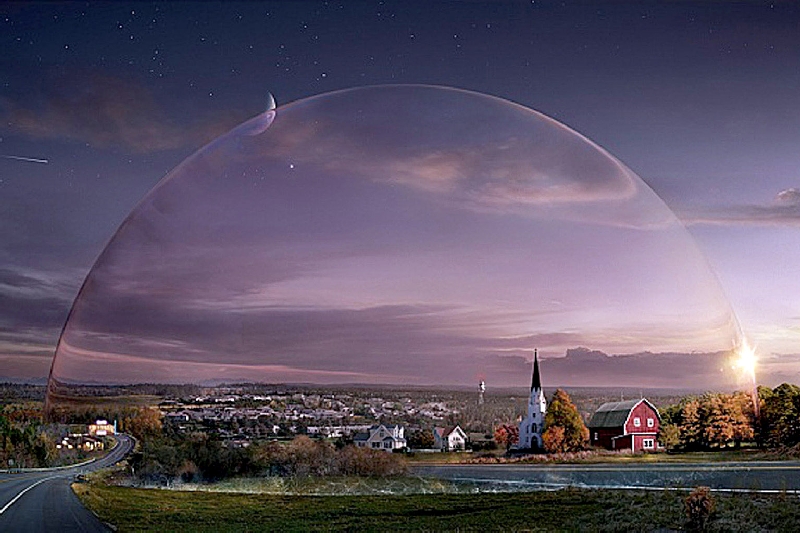 A ação de Under the Dome se passa em uma cidadezinha isolada por uma barreira intransponível | Divulgação