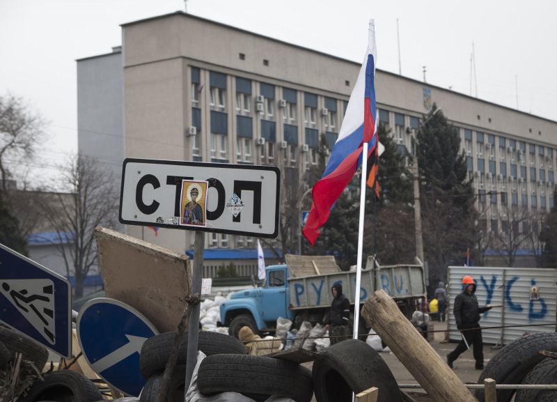 Protesto pró-Rússia em Luhansk | REUTERS/Shamil Zhumatov