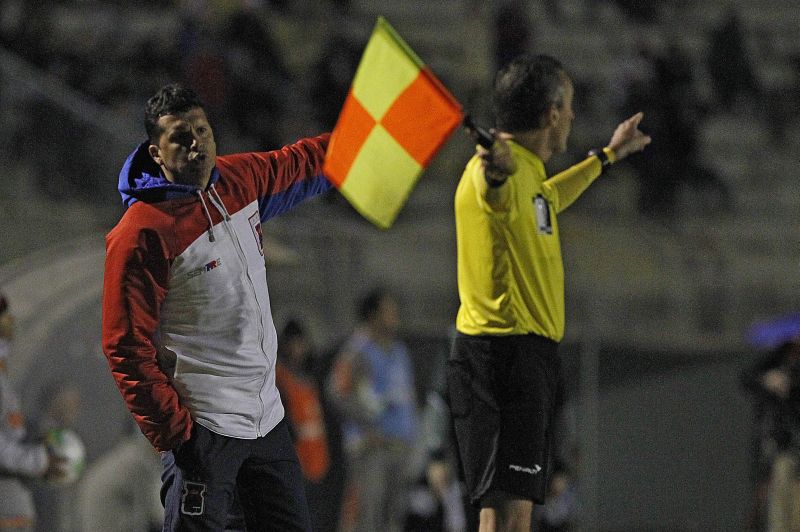 Para Claudinei, Paraná errou muitos passes contra a Ponte Preta | Jonathan Campos / Gazeta do Povo