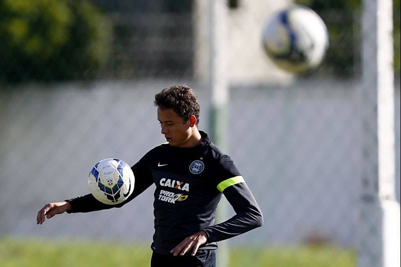 Keirrison pode ser novidade no ataque titular do Coxa no Atletiba | Felipe Rosa / Tribuna