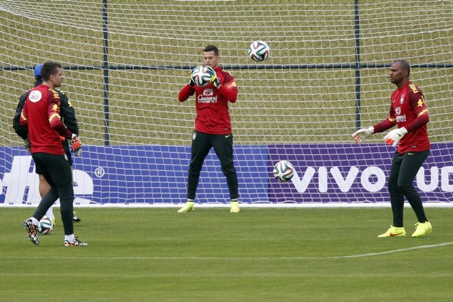 Trabalho dos goleiros Victor, Julio Cesar e Jéfferson | 