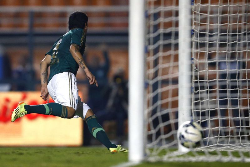 Mendieta corre para comemorar primeiro gol do Palmeiras contra o Sampaio Corrêa | Mauro Horita / AGIF / Folhapress