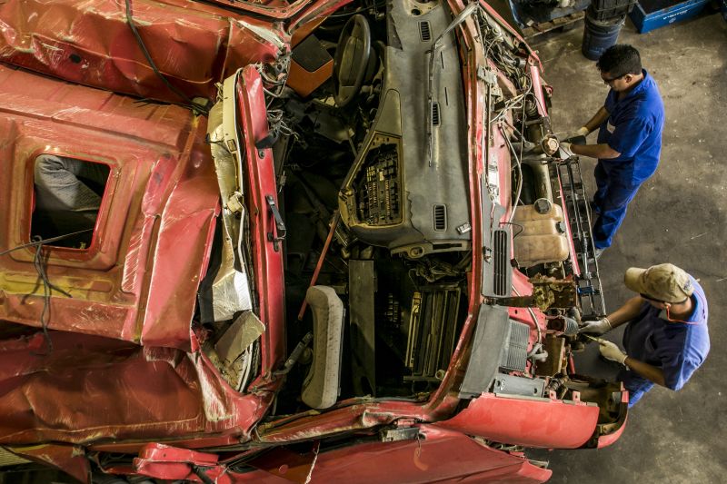 No ano passado, 60 caminhões foram reciclados pela Dex, em Curitiba | Marcelo Andrade/ Gazeta do Povo