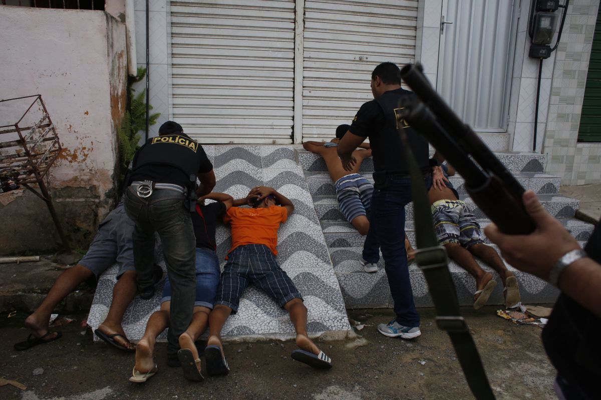 Alguns policiais furaram a greve em Recife e região metropolitana; mesmo assim, violência continua nas principais cidades do estado | Igo Bione/JC Imagem