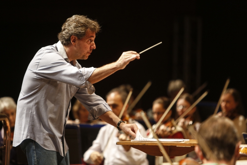 O maestro convidado é considerado um dos mais importantes regentes da Espanha | Henry Milléo/Gazeta do Povo