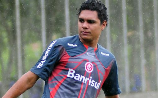 O meia Thiago Humberto durante treino na passagem pelo Internacional | Marcos Bertoncello / SC Internacional