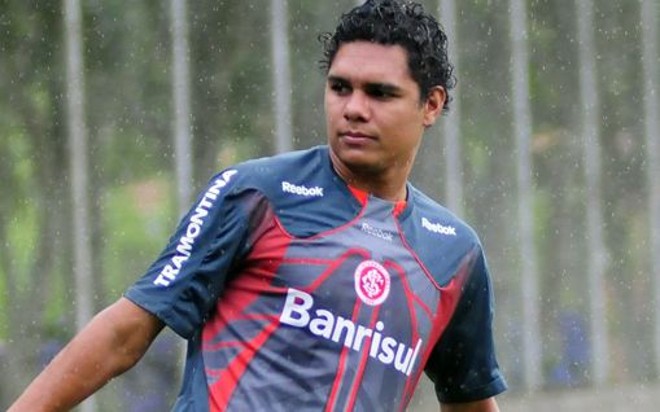 O meia Thiago Humberto durante treino na passagem pelo Internacional | Marcos Bertoncello / SC Internacional