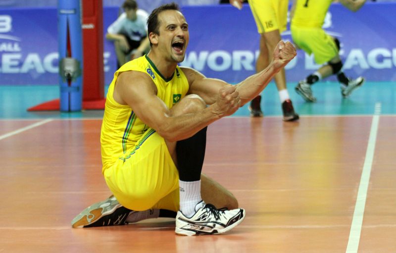 Destaque na primeira vitória da seleção brasileira na Liga Mundial, Lipe comemora em Maringá | Alexandre Arruda / CBV