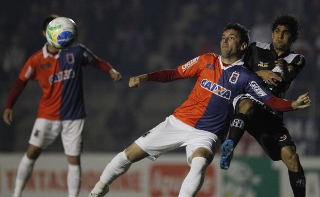 Giancarlo criou chance de gol logo no início da partida | 