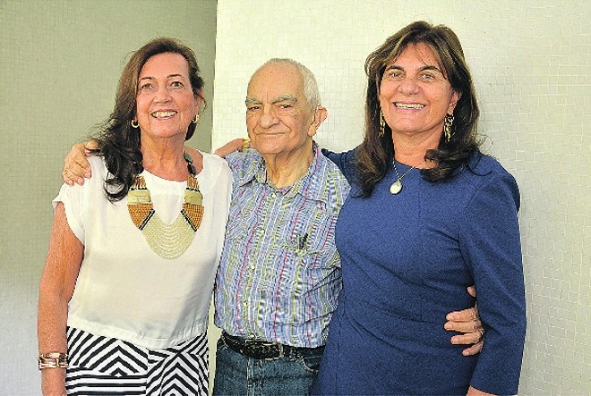 Os irmãos Eleonora Beltrão Barcik, Alex Beltrão e Rosita Beltrão Rischbieter |