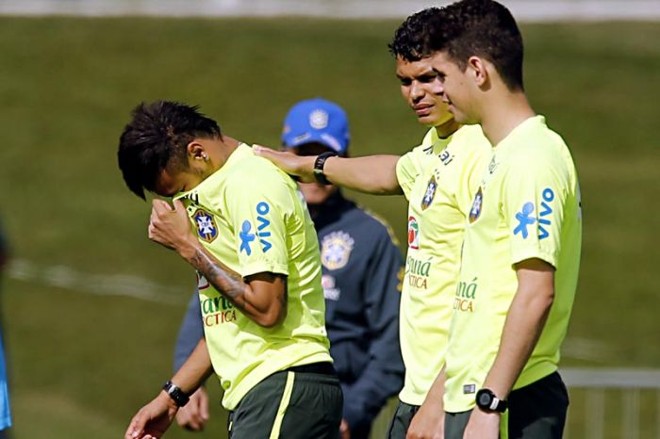 Neymar se emociona após conversar com o garoto Leonardo Marques Tomé |