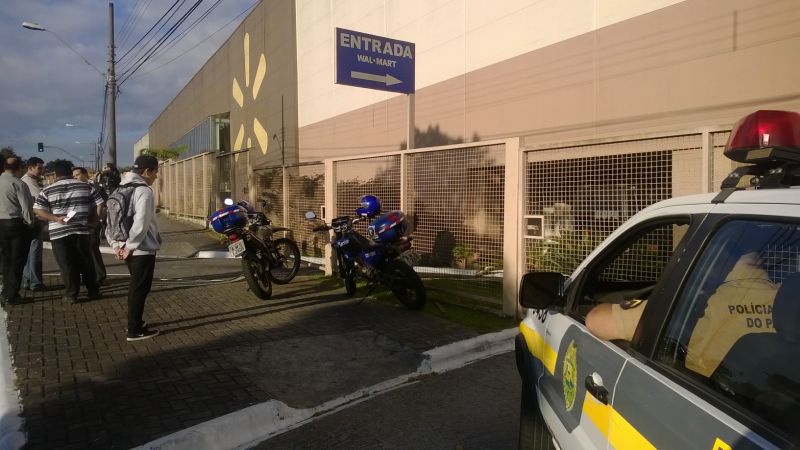 Ocorrência foi atendida por equipes do Batalhão de Operações Especiais (Bope) e do esquadrãoAntibombas, da PM | Aniele Nascimento/ Agência de Notícias Gazeta do Povo