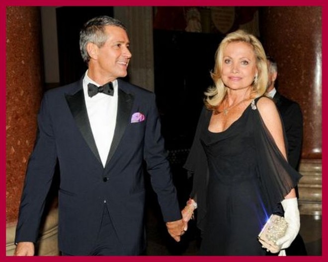 Embaixador global da Valentino, o paulistano Cacá de Souza, com a baronesa Silvia Amélia de Waldner, nos elegantes salões da Europa | 