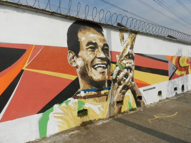 Cafu levanta a taça do penta no Japão | 