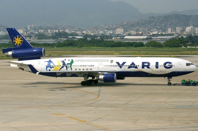 Na última Copa como patrocinadora da CBF, a Varig usou o MD-11 (PP-VTI) para levar a seleção para a Alemanha |