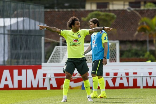 Lateral Marcelo no treino tático desta quinta-feira | 