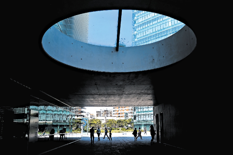 Empresas no distrito Parque das Nações, em Lisboa. A economia está crescendo, mas o desemprego ainda passa dos 15% | Patricia De Melo Moreira para The New York Times