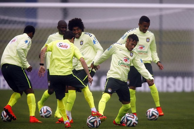 Uma bola para cada jogador no trabalho de aquecimento | 