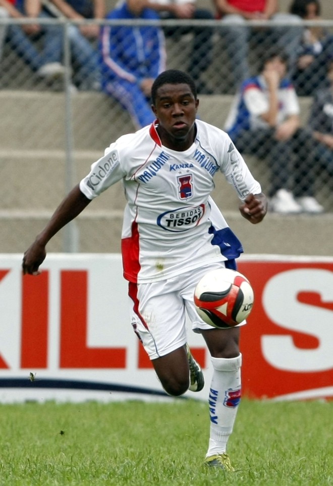 Kelvin, atacante:É a principal revelação. Teve passagem relâmpago pelo profissional, em 2011, aos 18 anos. Com 15 jogos e 3 gols chamou atenção do Porto e se mandou para Portugal por cerca de R$ 4,8 milhões. Marcou o gol do bicampeonato português da equipe, em 2013, no finalzinho. O feito histórico não foi suficiente para o jogador se firmar no clube. Hoje atua no Porto B |