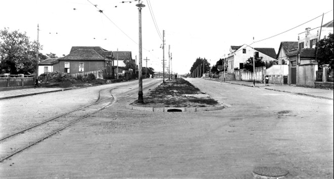 Avenida Iguaçu, vista da Rua Buenos Aires em direção ao bairro. Em 1942 |