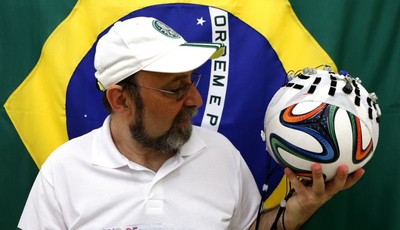 O neurocientista Miguel Nicolelis | REUTERS/Paulo Whitaker