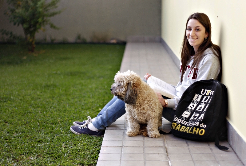 A família de Renata Picoloto investiu em um curso preparatório para conseguir uma vaga no ensino médio da UTFPR | Daniel Castellano / Gazeta do Povo