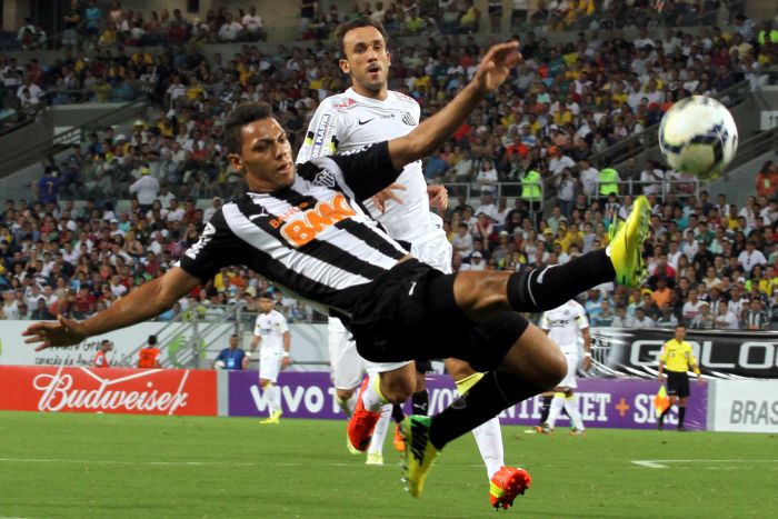 Santos saiu na frente, mas viu Galo virar partida | Futura Press