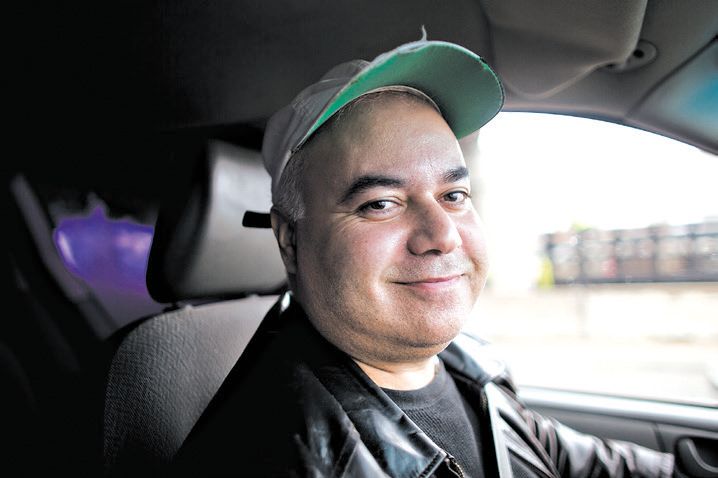 No trabalho em Chicago, Osama Alomar exercita antiga forma de literatura | Nathan Weber para The New York Times