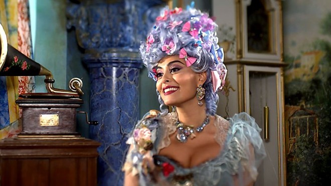 Maria Catarina (Juliana Paes) |