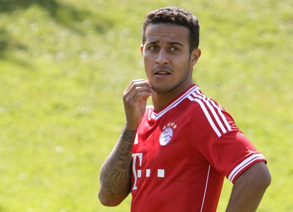Thiago Alcântara volta a lesionar joelho e está fora da Copa Segundo o Bayern de Munique, Thiago Alcântara deve passar por cirurgia em breve | Michaela Rehle / Reuters