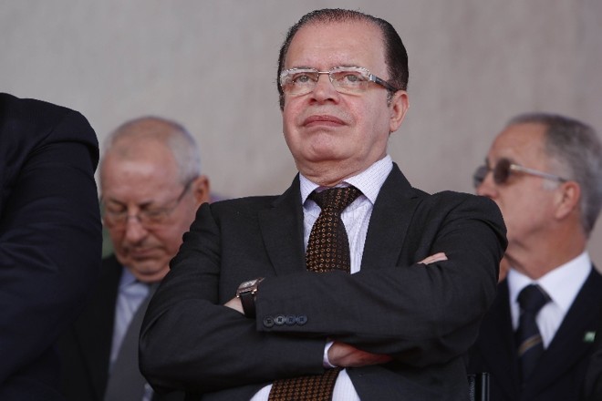 Ezequias: quase um ano para decidir se tem foro | 