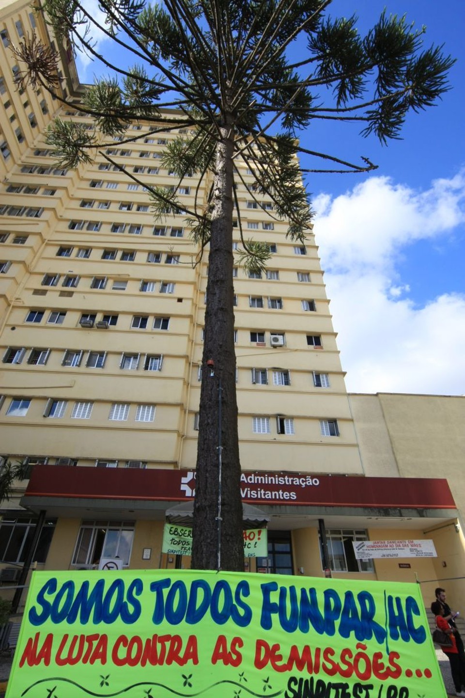 Greve teve ontem 100% de adesão na parte administrativa | Ivonaldo Alexandre/ Gazeta do Povo