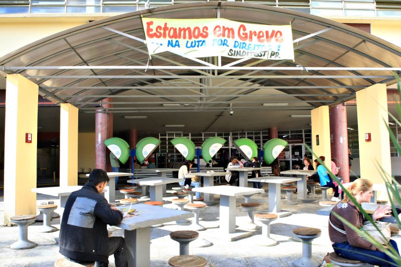 Sindicato quer que funcionários da Funpar sejam mantidos por, pelos menos, oito anos no HC | Ivonaldo Alexandre/ Gazeta do Povo